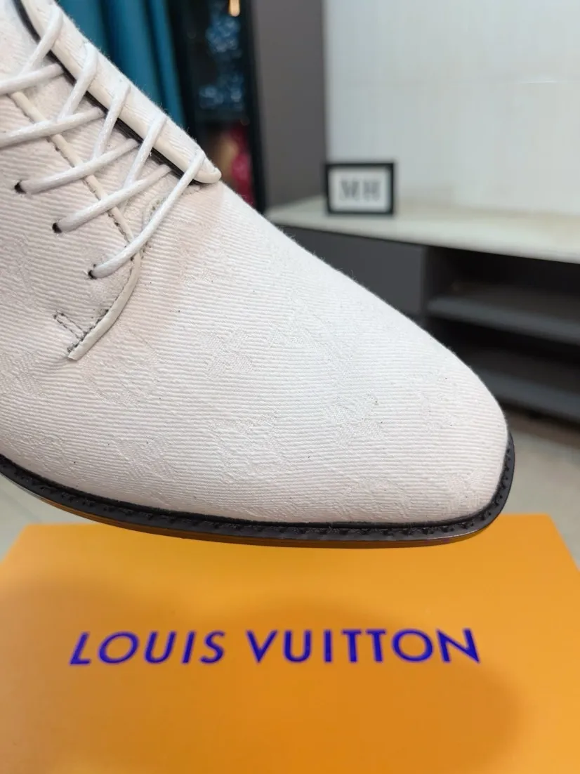 Ex-factory price 720🌹🌹High version [LV] Louis Vuitton's popular casual leather shoes🎖Fashionable and elegant🎖🎖Material: Original imported open-edge beaded cowhide, washed cowhide leather lining, original open-molded rubber outsole, high-end and classy, ​​elegant quality, instantly transforming into a handsome man ❤❤Standard\nNumber: 38-44